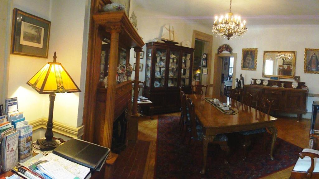 Wilson House Bed & Breakfast Балтимор Экстерьер фото